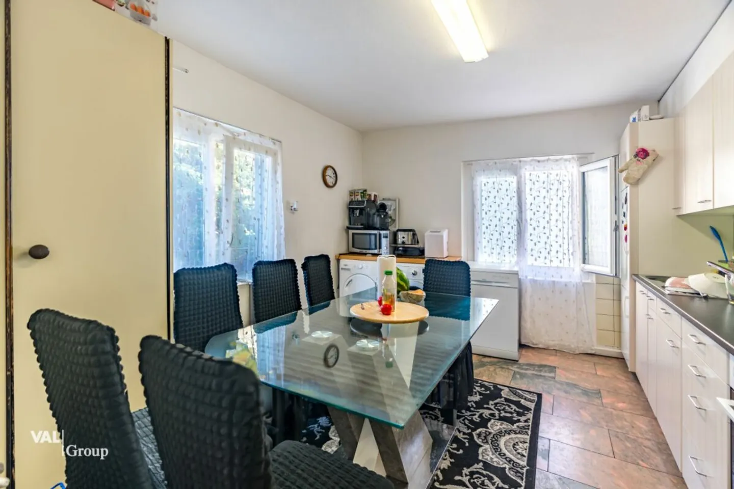 Charming residential and commercial property in prime central location in Brig - Photo 7 of 13