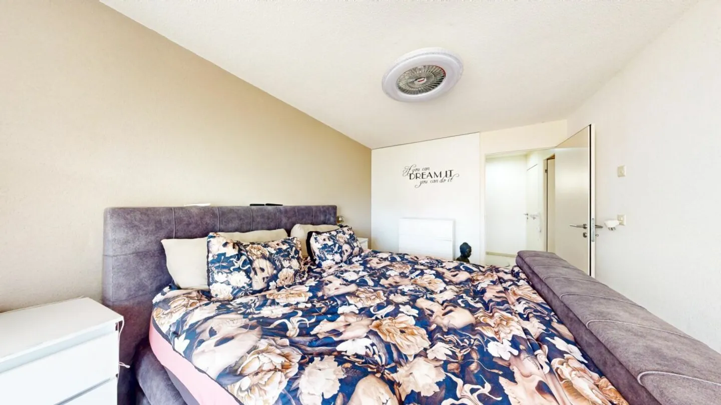 Moderne Wohnung mit Atelier in Neuenegg - Foto 5 von 13