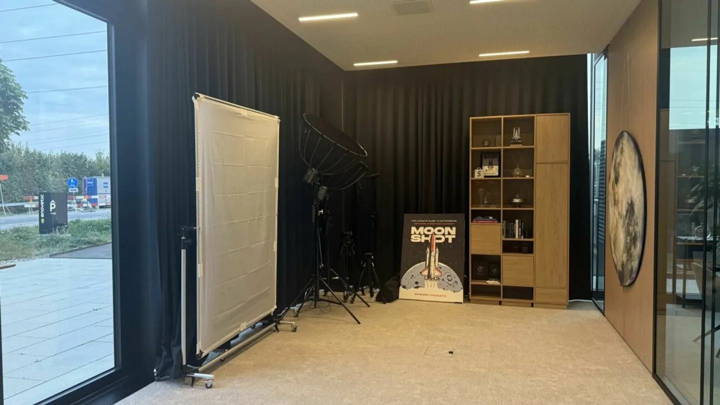 116 m² Büro mit eigener Teeküche und zwei Tiefgaragenplätzen in Rotkreuz - Foto 9 von 13