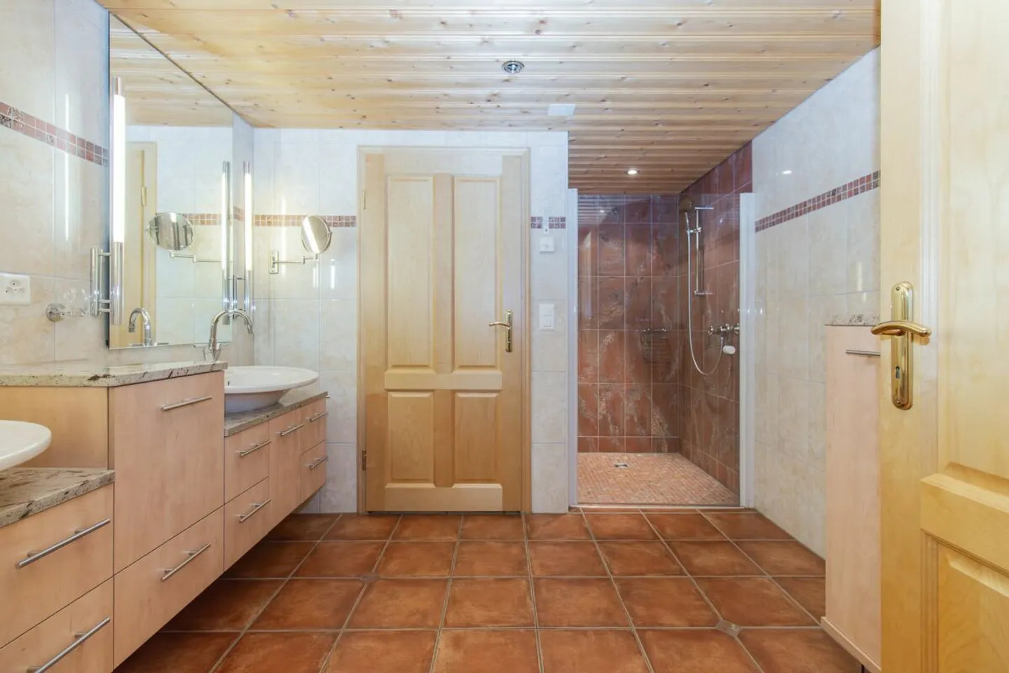 Spacious 3.5-room garden apartment - Comfortable living with winter garden and private outdoor area - Photo 10 of 13