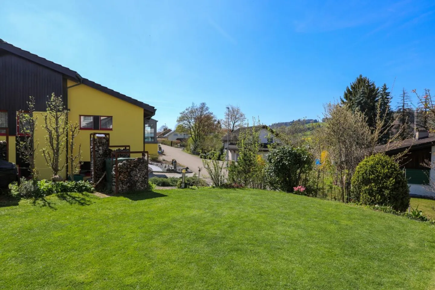 Maison jumelée familiale avec jardin idyllique - Photo 3 sur 11