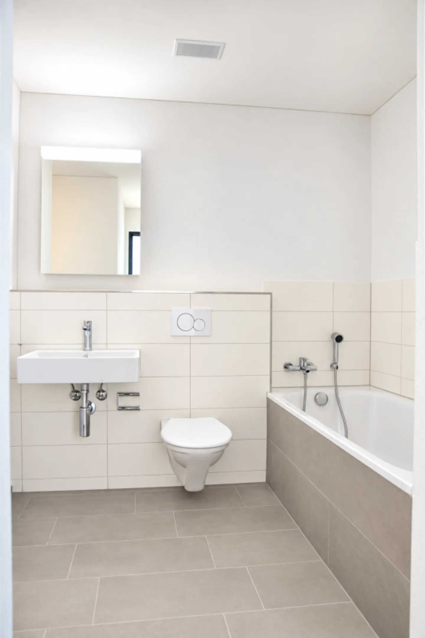 Helle und Moderne 3.5 Zimmer-Wohnung mit 2 Balkonen! - Foto 8 von 13