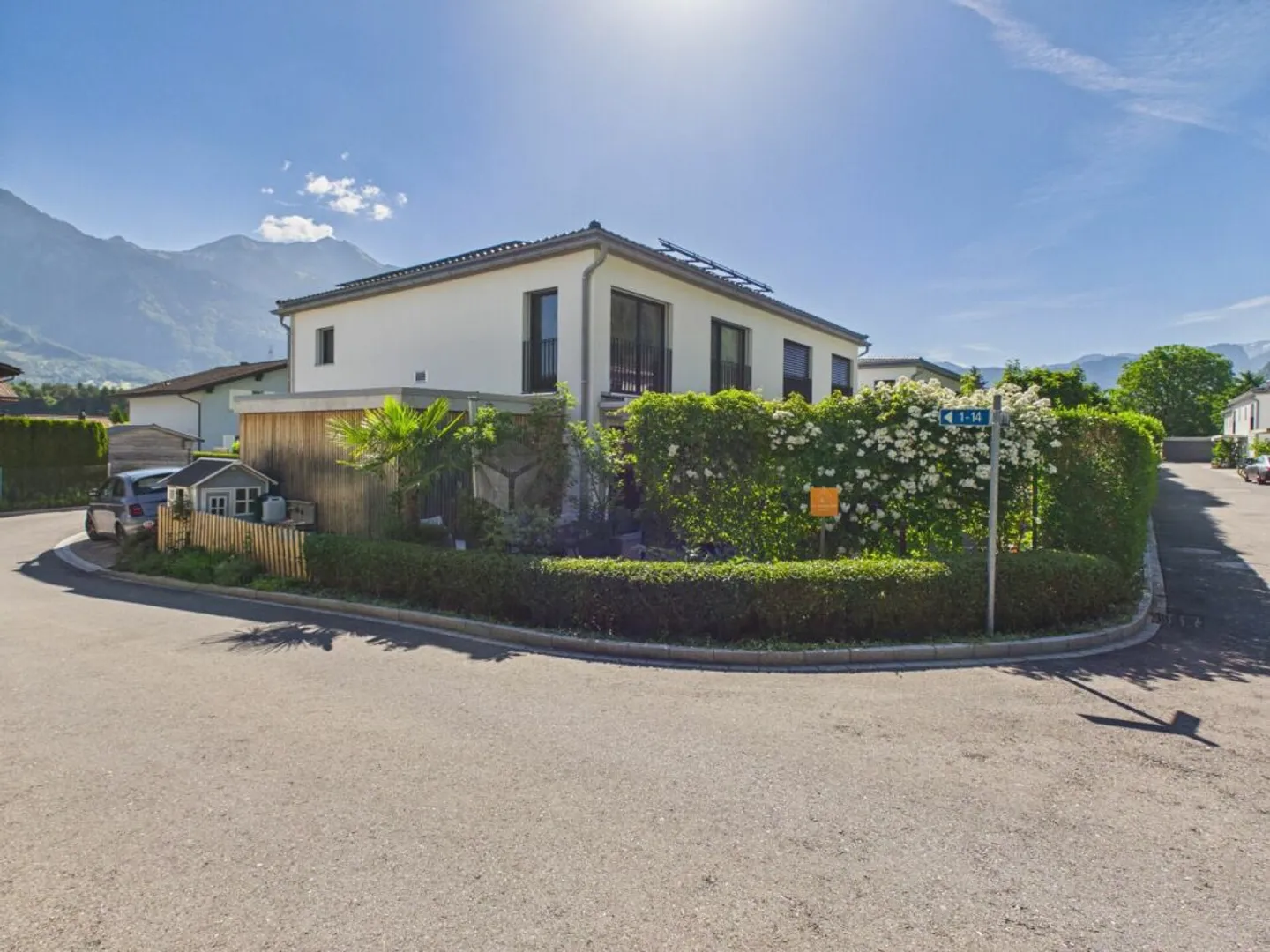 Bezauberndes 5.5 Zimmer - Doppeleinfamilienhaus &amp; Garten in Top-Quartier - Foto 1 von 13