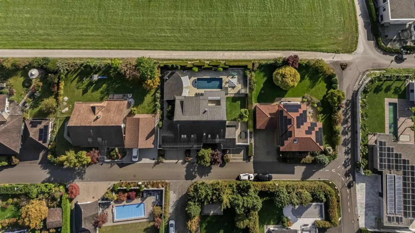 Villa di campagna esclusiva con giardino spazioso in una posizione soleggiata direttamente adiacente alla zona agricola - Foto 5 di 13