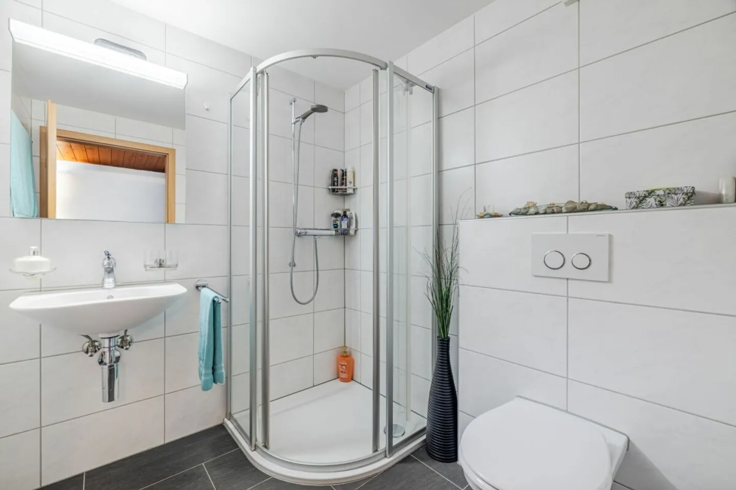 MODERNISIERTES 6.5-ZIMMER-EINFAMILIENHAUS IN RUHIGER LAGE ? FAMILIENFREUNDLICH, MIT GEPFLEGTEM GARTEN UND SCHULNÄHE - Photo 7 sur 11