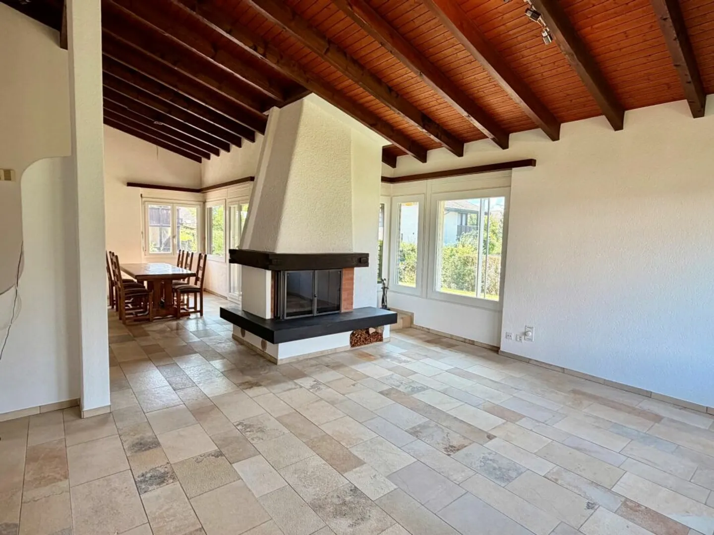 Casa unifamiliare di 7,5 stanze in posizione privilegiata - Foto 3 di 9