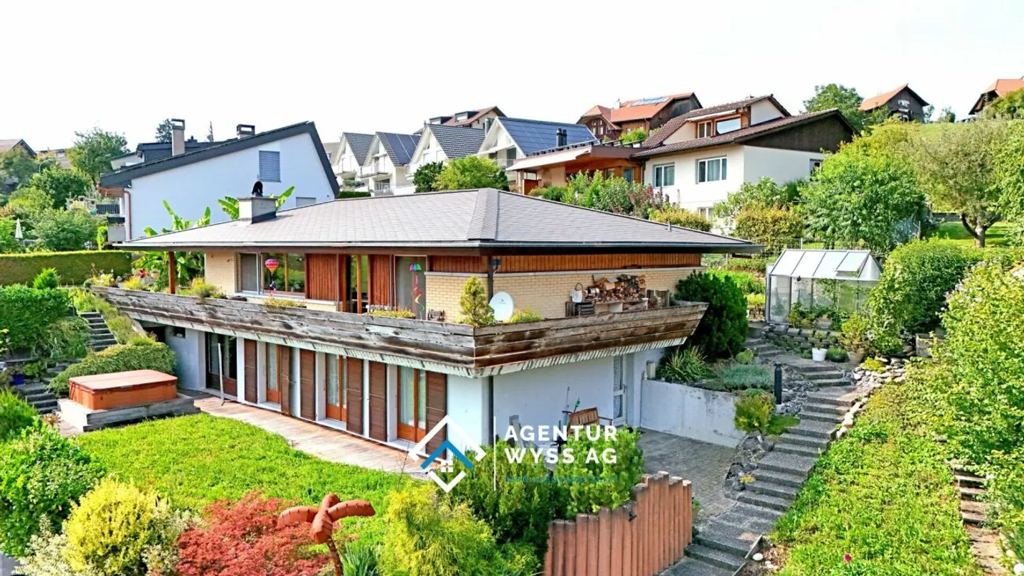 Villa mit traumhaftem Alpenblick - Foto 1 di 2