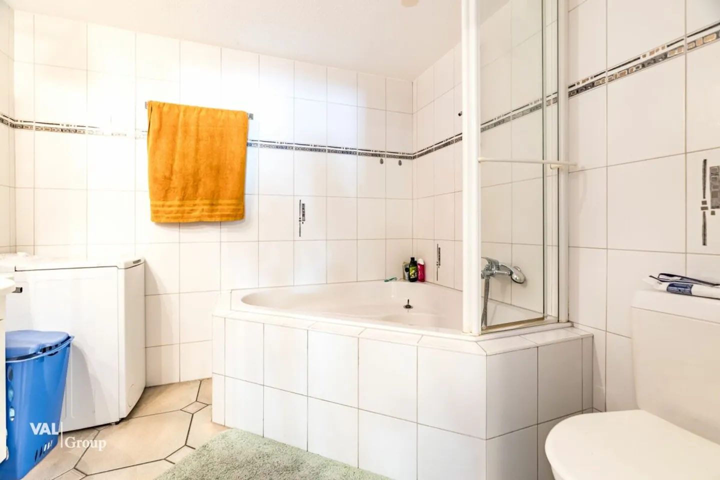 Appartement extrêmement central avec deux balcons et une lumière généreuse - Photo 10 sur 13