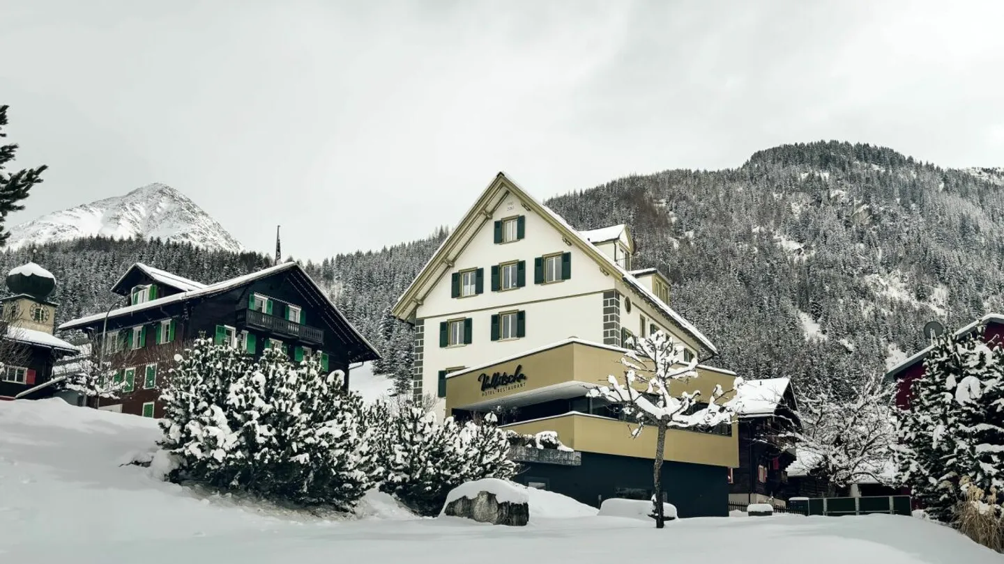 Elegante Hotel Vallatscha vicino a Disentis sul Passo del Lucomagno - Foto 1 di 10