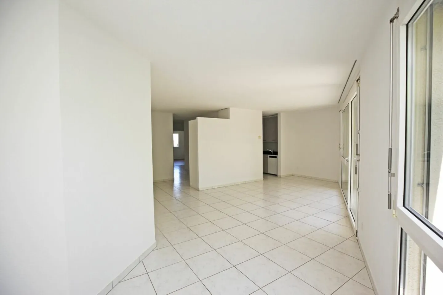 Ruhiges Wohnen neben dem Zentrum von  Urtenen-Schönbühl  4.5-Zimmer-Erdgeschosswohnung - Foto 5 di 10