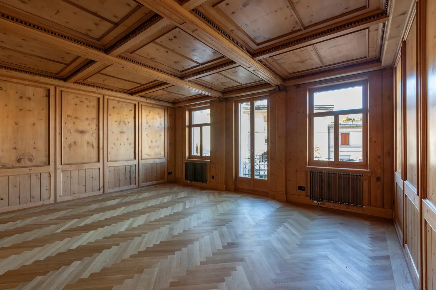 Residential and commercial building - Photo 2 of 8