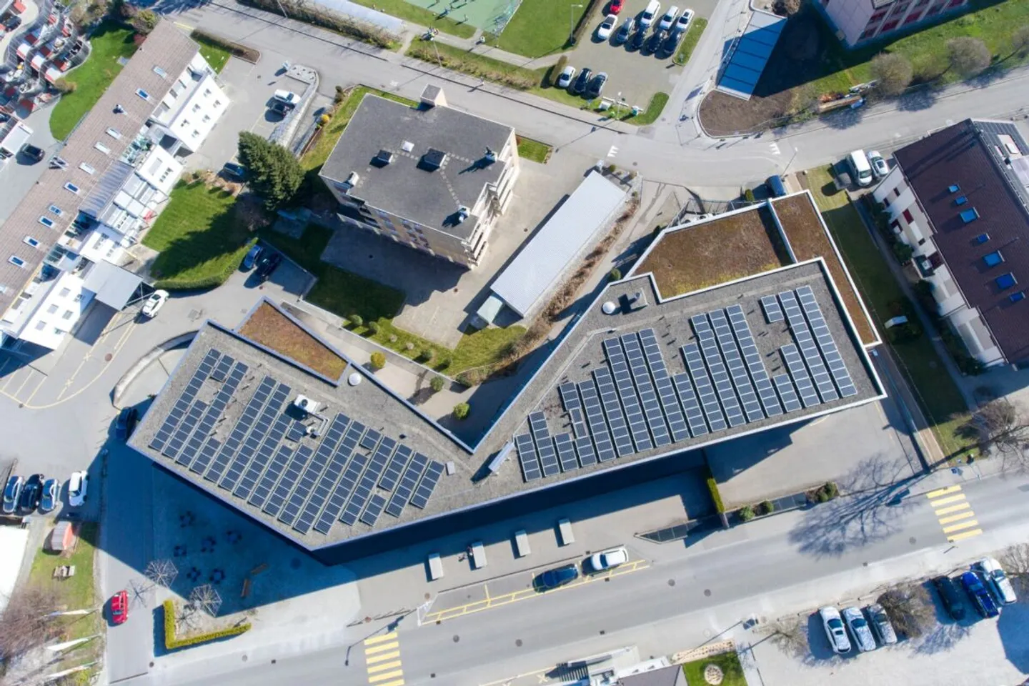 Attraktive Gewerbeinvestition mit langfristigem Ankermieter im Zentrum von Schmitten - Photo 4 sur 10