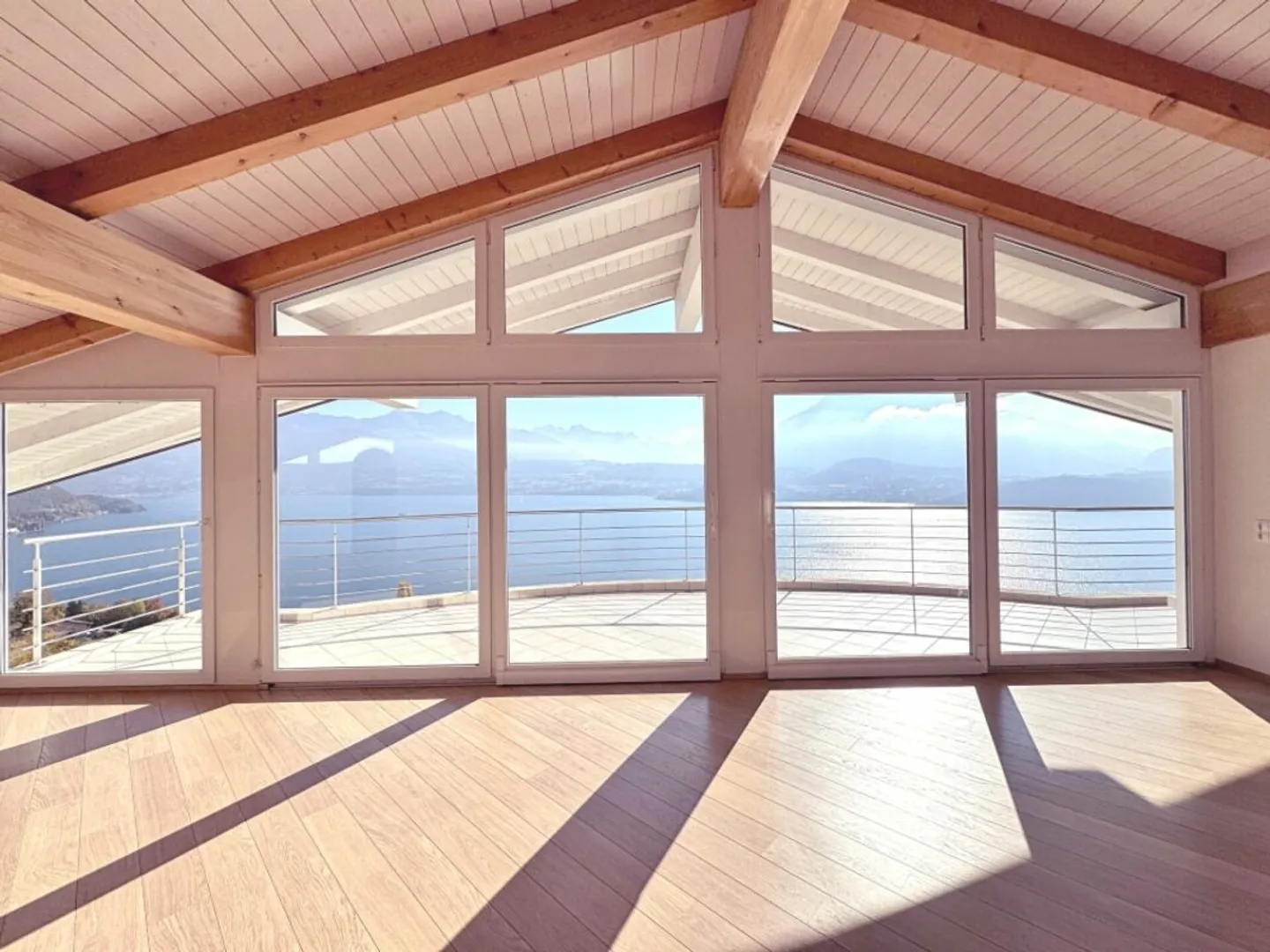 Attico sul lato soleggiato del lago di Thun - Foto 4 di 9