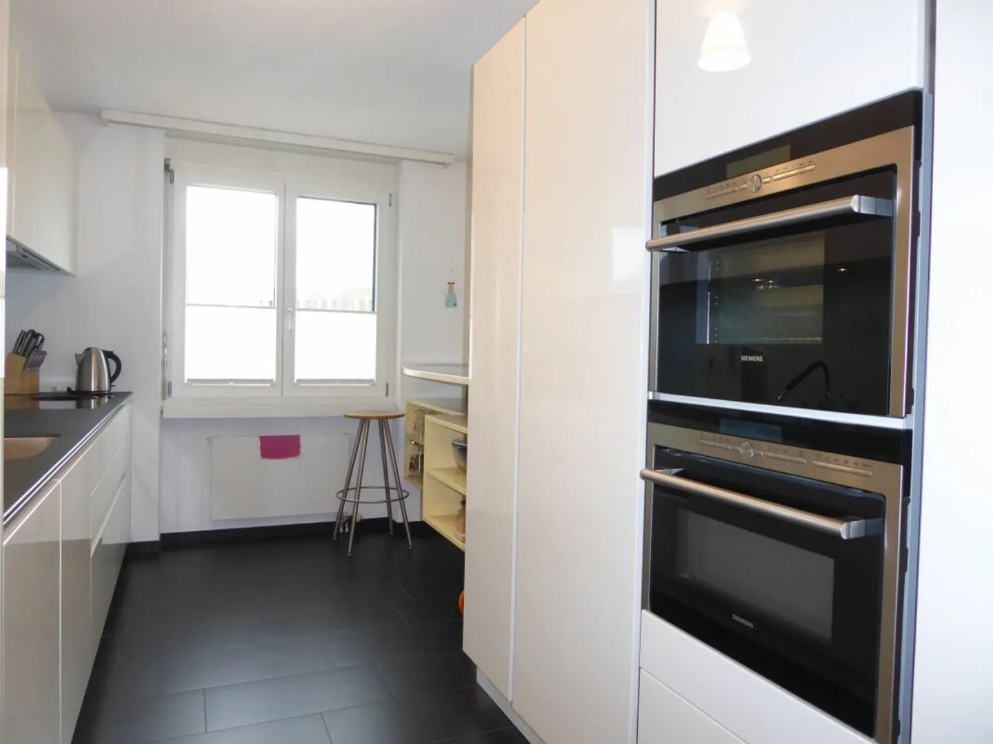 Appartamento 4 1/2 stanze con un posto auto nel garage sotterraneo - Foto 6 di 13