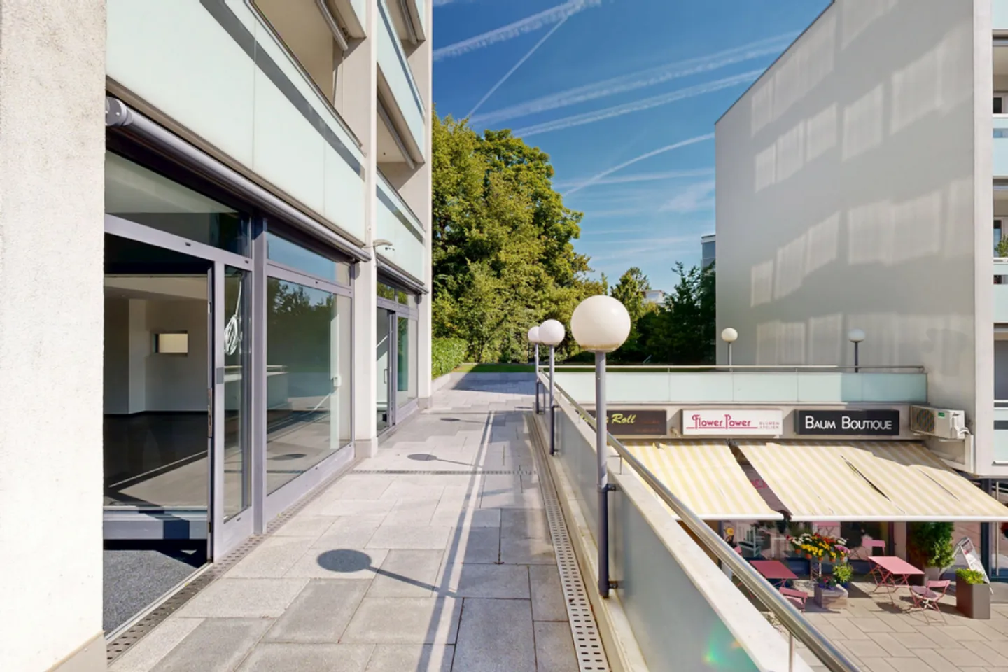 Spazio ufficio / negozio attraente al piano terra con terrazza e magazzino - Foto 3 di 12