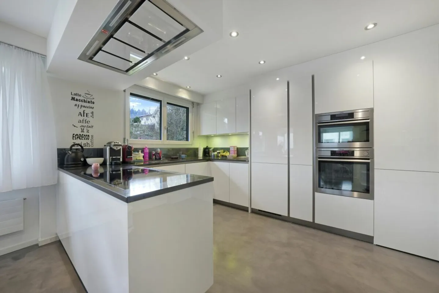 Exclusive Living Comfort: 5.5-Room Apartment with approx. 150 m² of Living Space - Photo 5 of 13