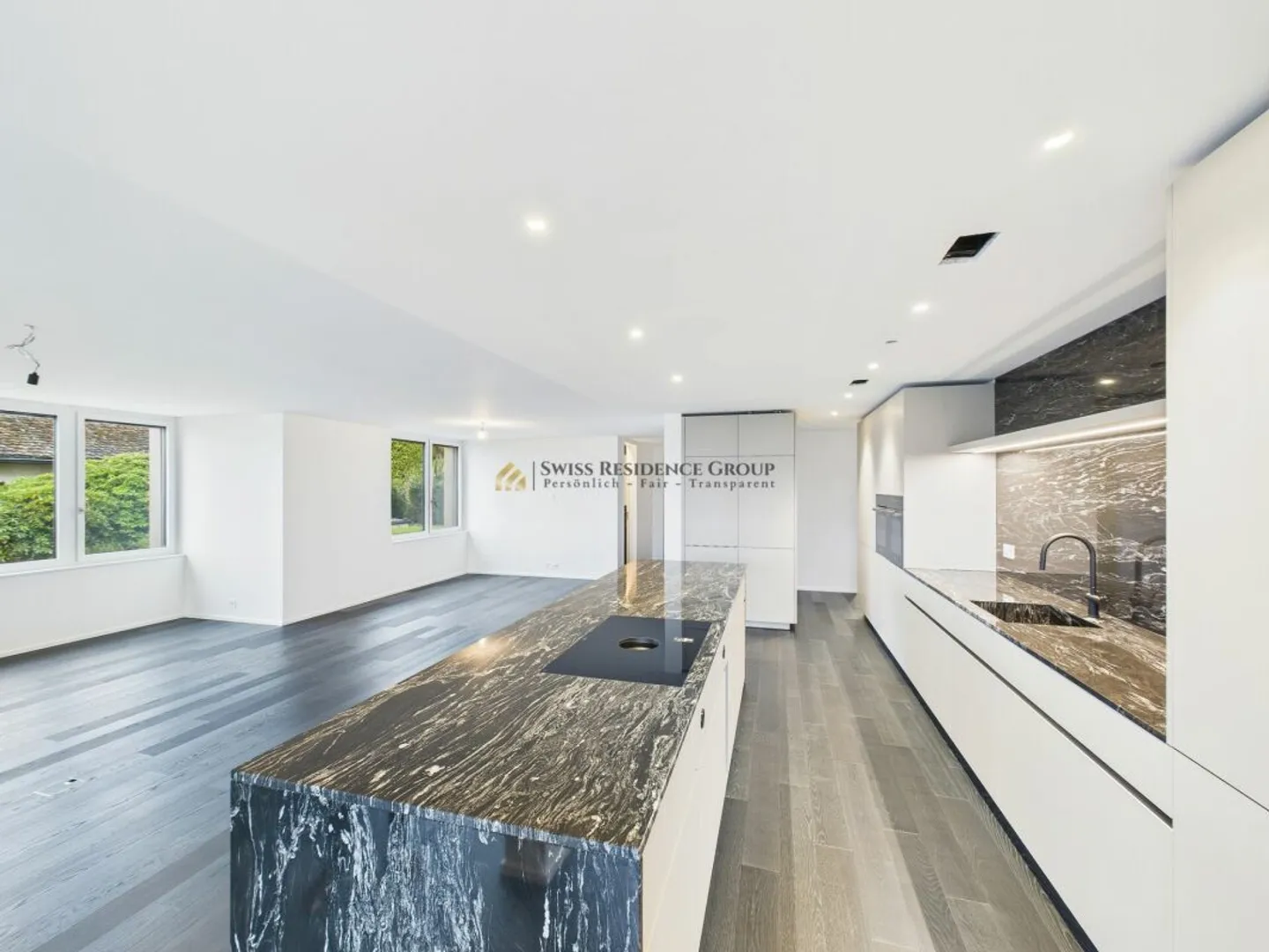 Vivere privilegiato sul lago di Zurigo con: residenza di 5,5 stanze con piscina privata, giardino, vista sul lago e sulle montagne - Foto 4 di 13