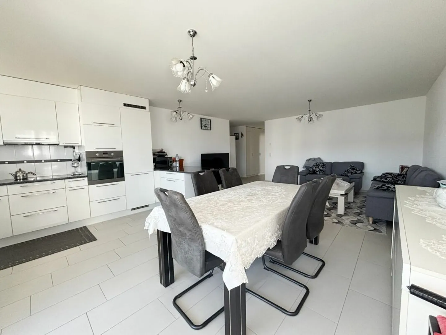 Modern 4.5-room apartment with large balcony - Photo 4 of 13