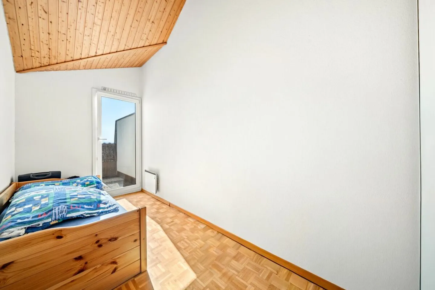 3.5 rooms with panoramic view of lake & mountains - Photo 10 of 13