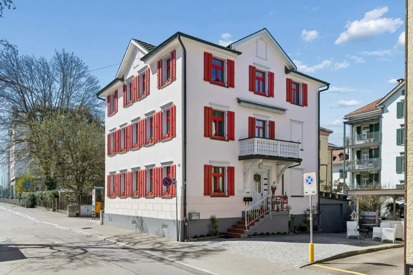 Affascinante casa trifamiliare in una posizione tranquilla in città - Foto 1 di 10