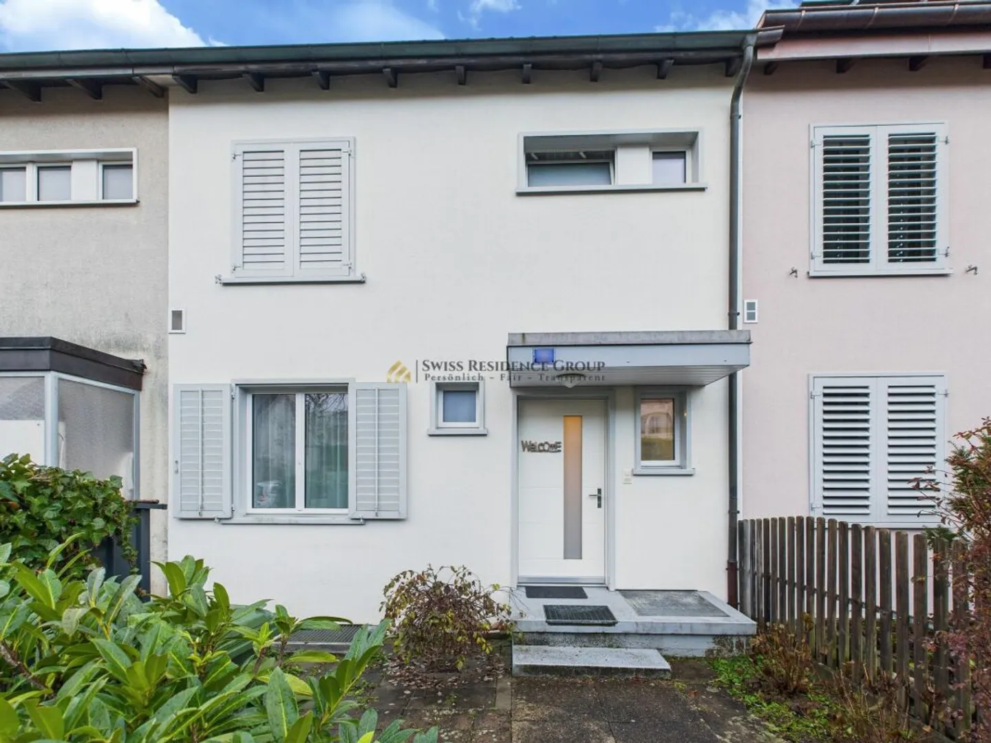 Modernes 5.5-Zimmer-Reiheneinfamilienhaus mit exklusivem Gartenjuwel - Foto 2 von 13