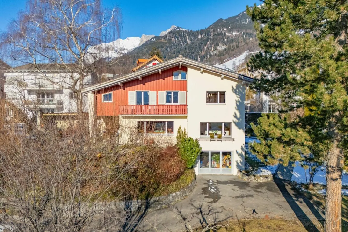 Maison individuelle unique de 5,5 à 6,5 pièces à Malans TEMPORAIRE - Photo 1 sur 12