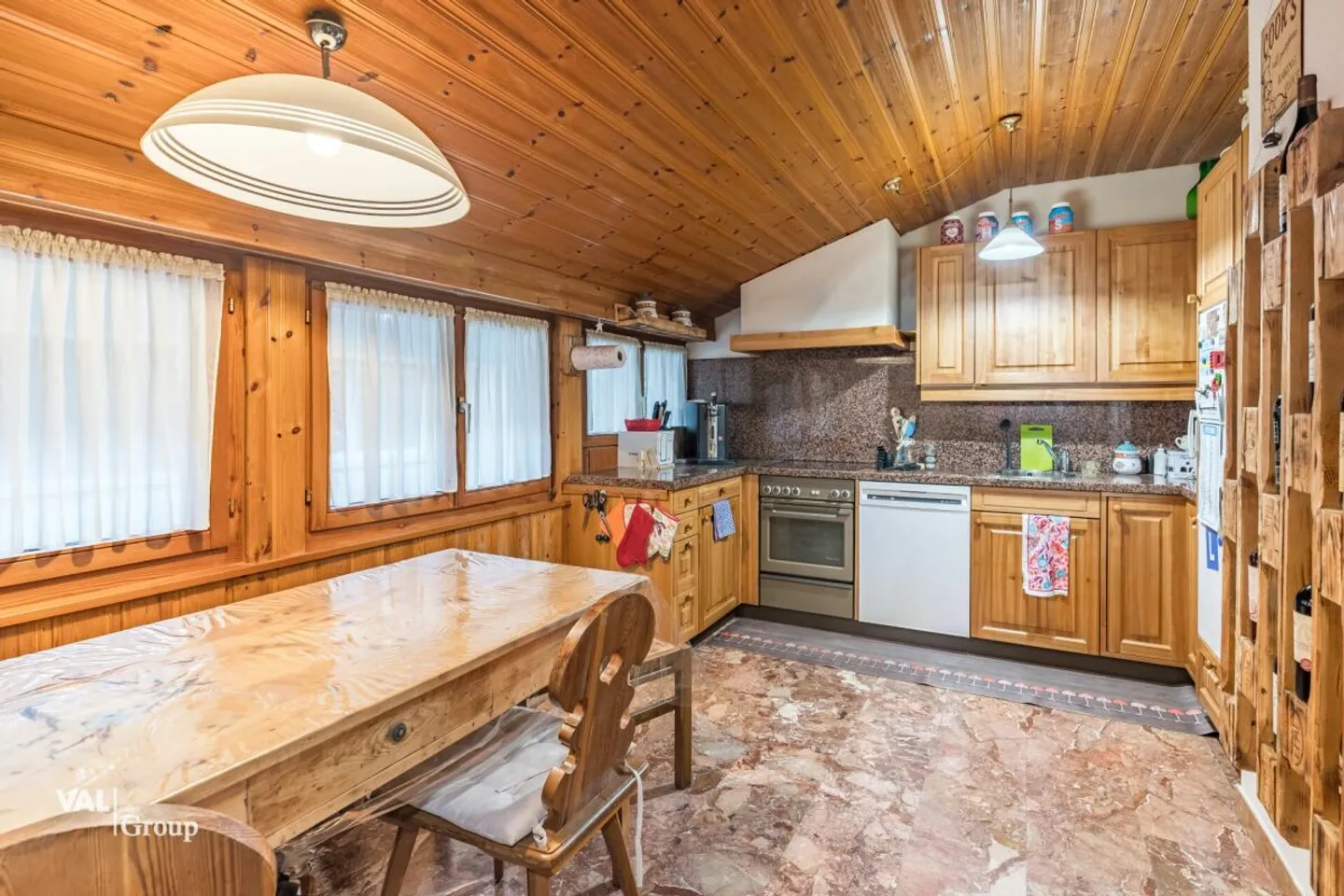 Interessante casa residenziale/commerciale a Gondo - utilizzo versatile, vicino al confine con l'Italia - Foto 2 di 10