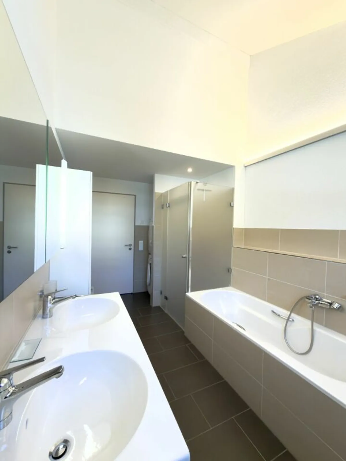 Appartamento mansardato di 4,5 stanze a Tuggen - Foto 5 di 12