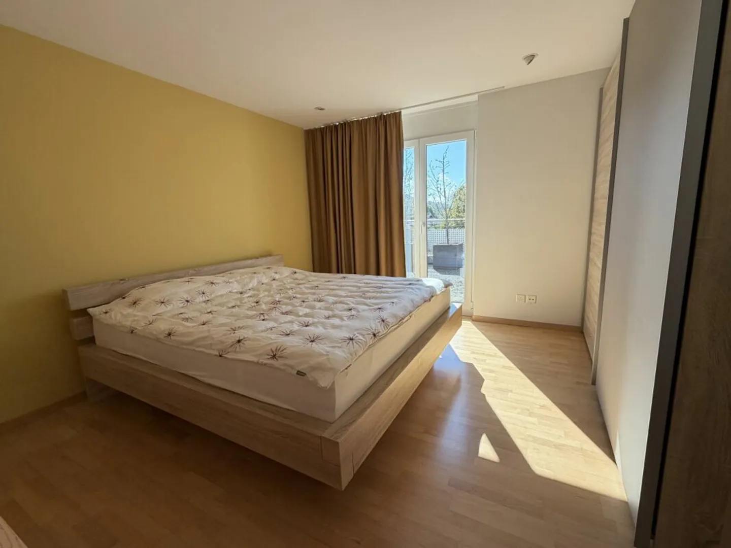 5.5-room penthouse apartment in the center yet in a quiet location with plenty of privacy 126 m2 net living area, more than 100 m2 terrace - Photo 8 of 12