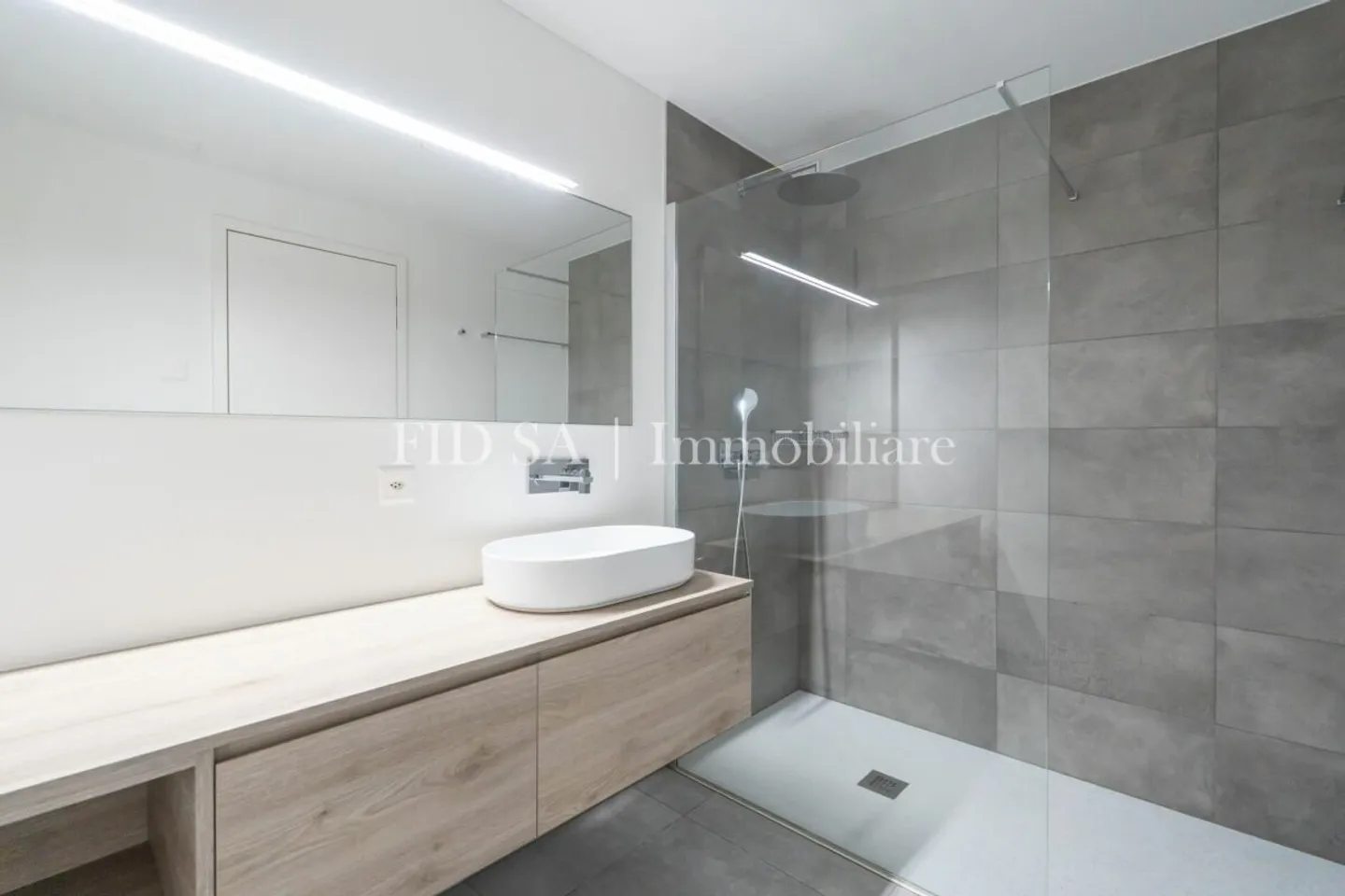 LOSONE - Appartement moderne dans un emplacement stratégique près d'Ascona avec deux terrasses - Photo 9 sur 11