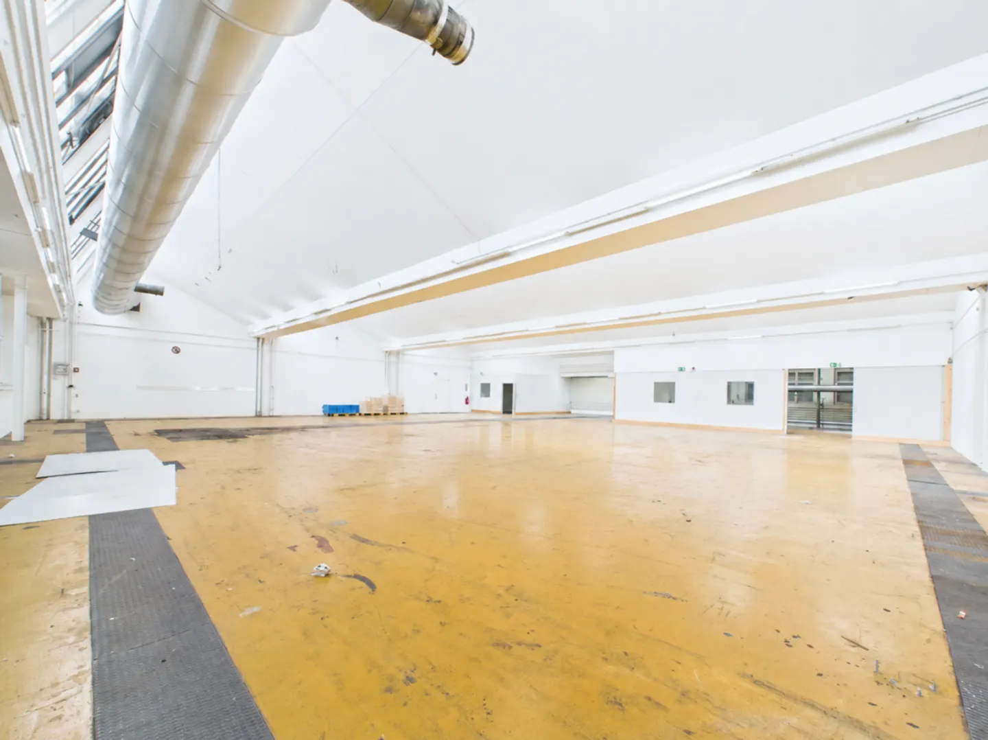 Attractive commercial investment with rental income and development potential - Photo 3 of 6