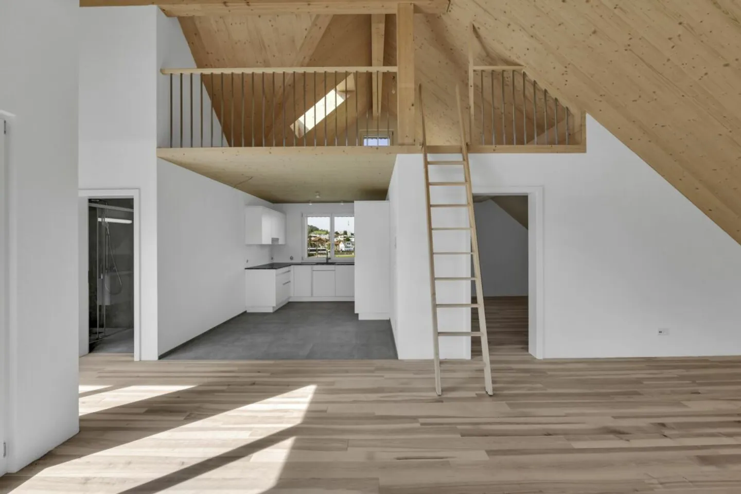2.5-room high-quality attic apartment, first occupancy - Photo 7 of 9