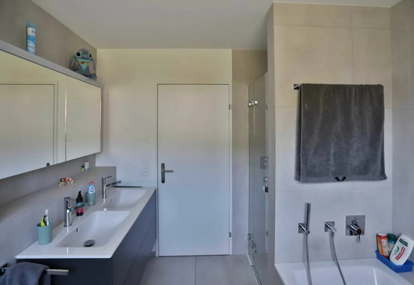 Modern living comfort just a few steps from Lake Zurich - Photo 8 of 9