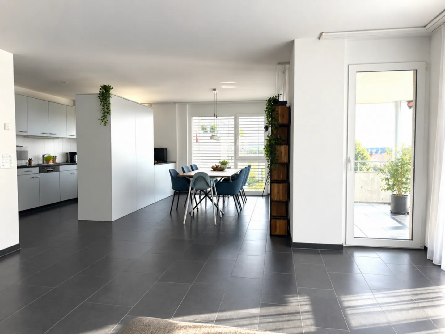 Modern, bright and attractive 4.5-room garden apartment in Niederrohrdorf AG - Photo 3 of 11