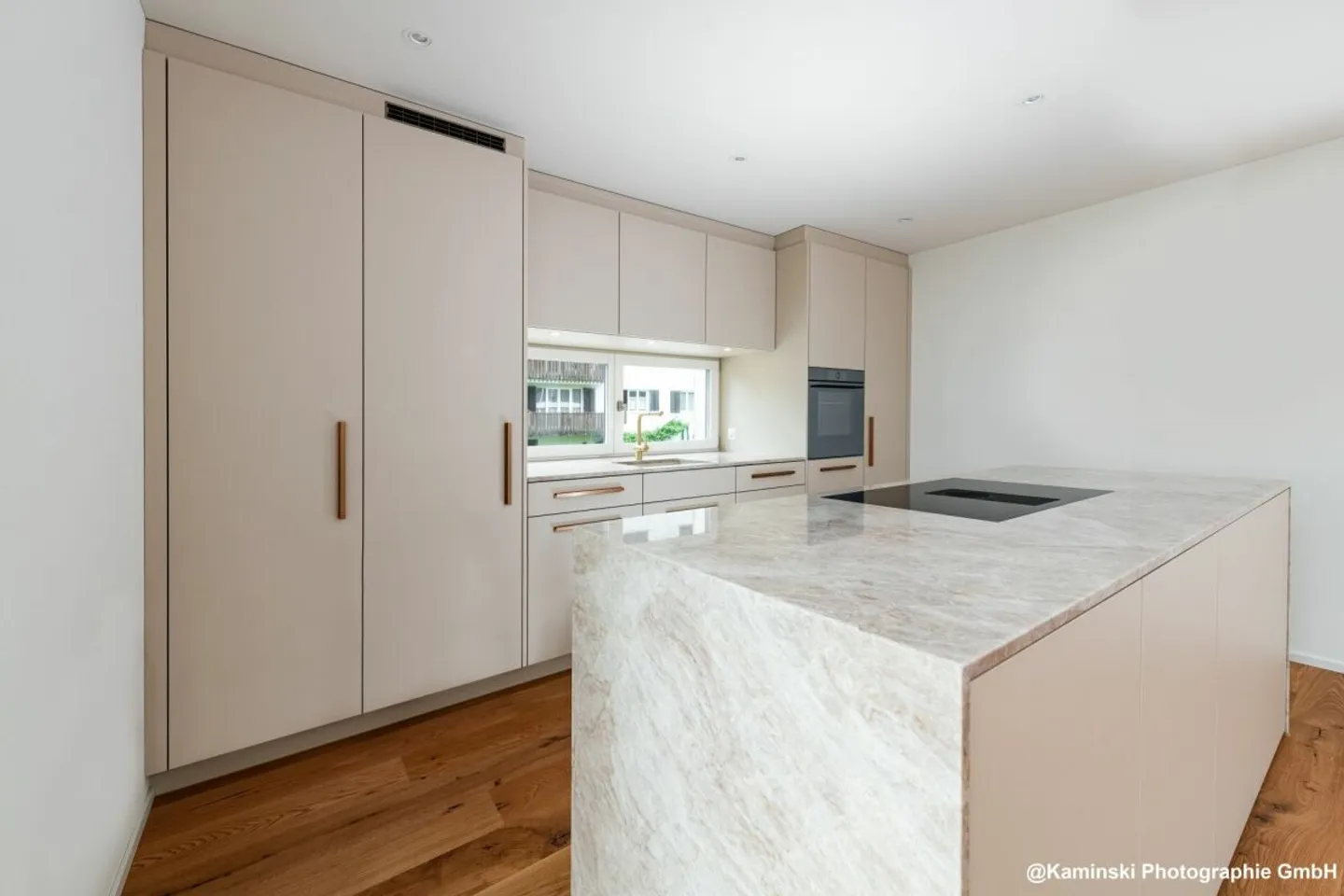 Appartamento giardino 4,5 locali elegante in costruzione ibrida in legno nobile - Foto 5 di 13