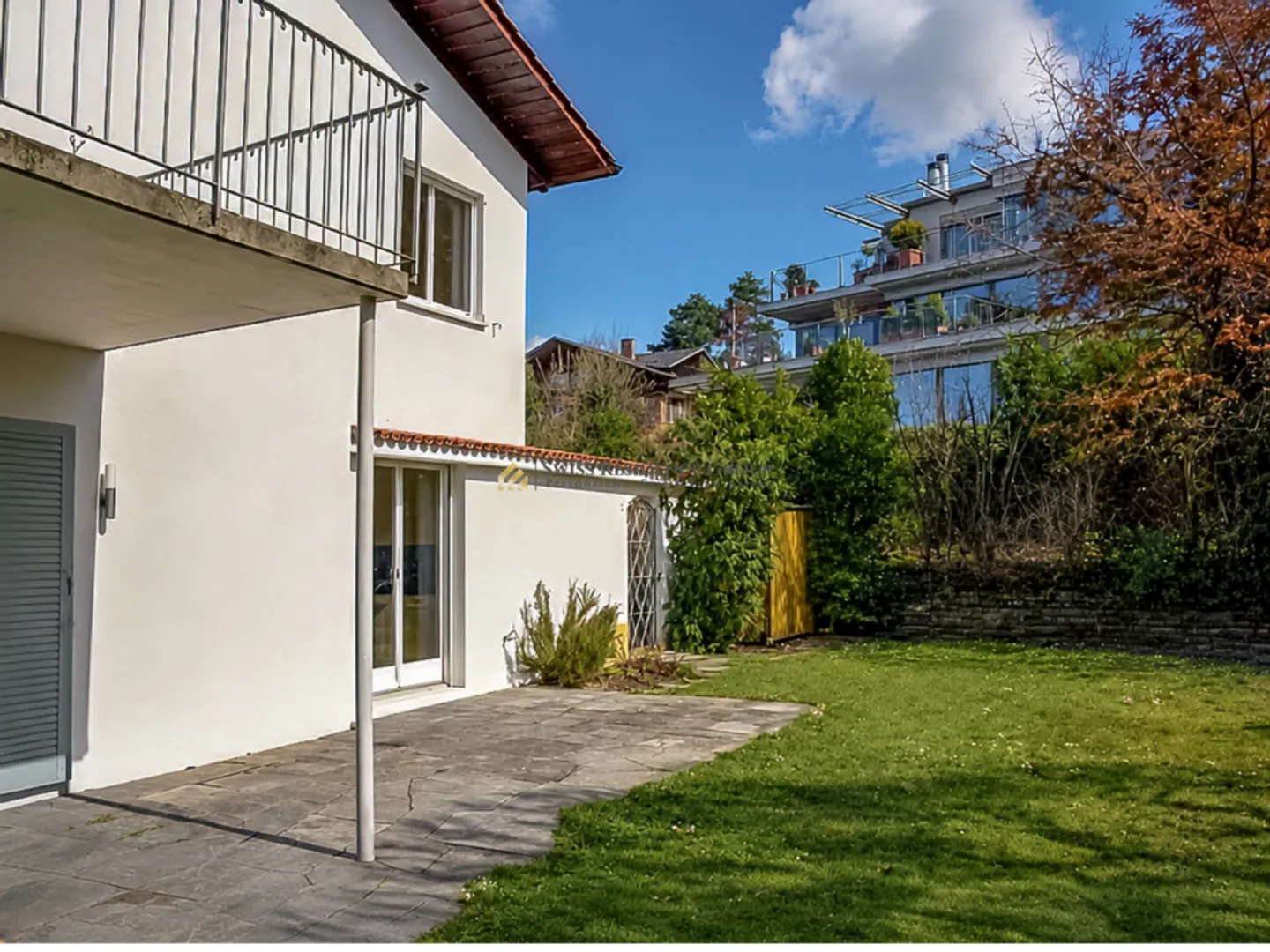 Semi-detached house with lake view & large garden (limited) - Photo 8 of 9