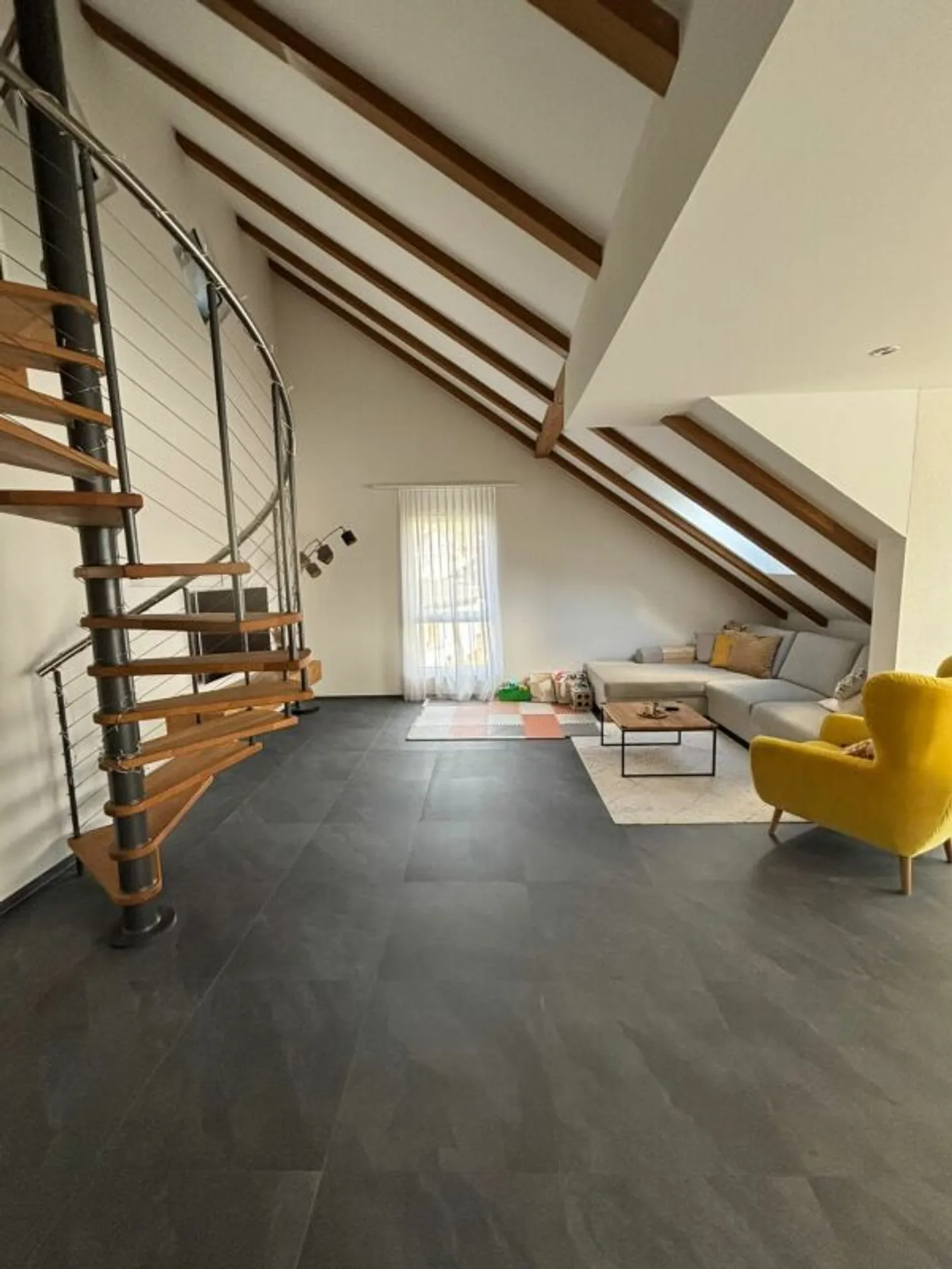 Grosse Maisonettewohnung mit Galerie - Foto 5 von 10