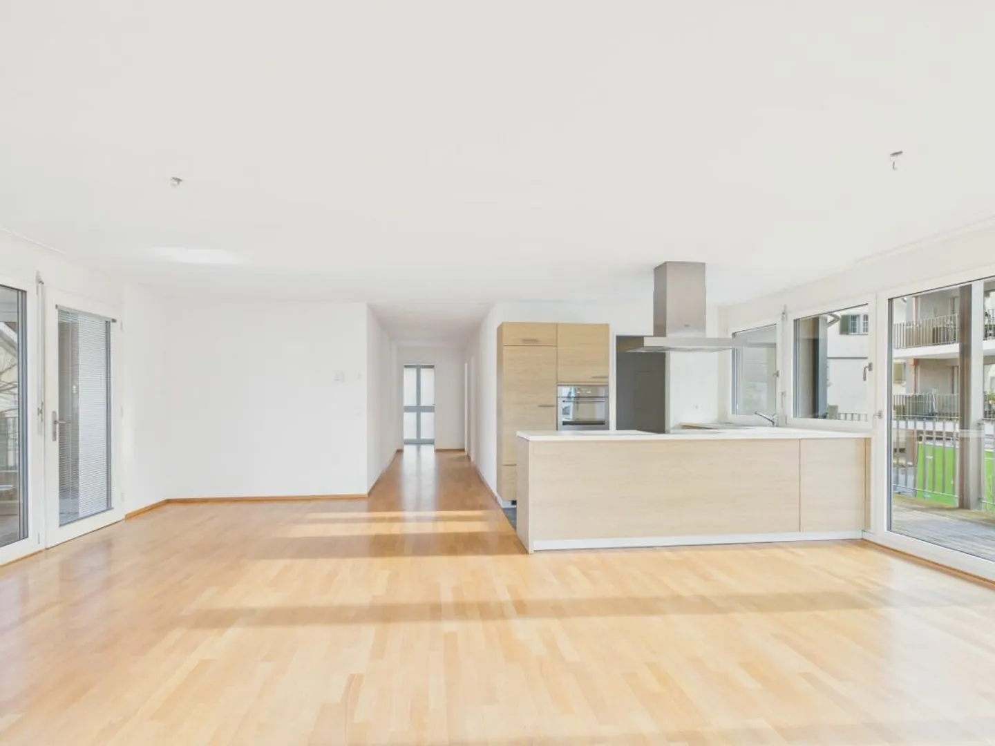 Moderne Wohnung mit zwei Balkonen - Foto 3 von 13