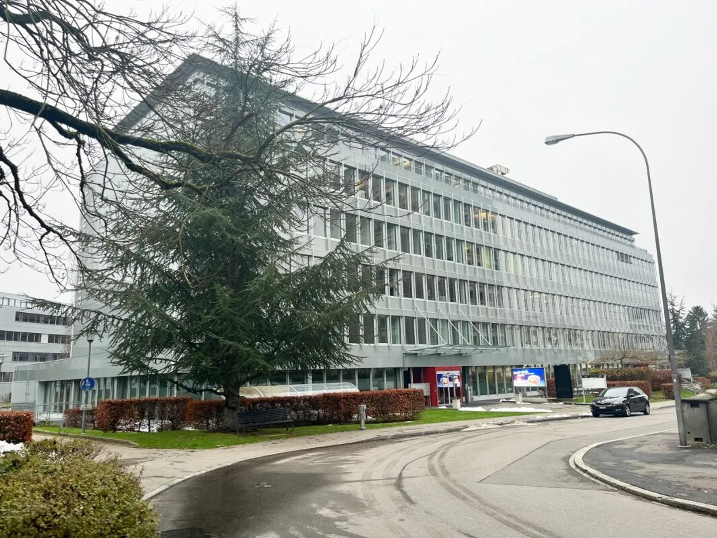 Commercial space in an ideal location - Photo 7 of 8