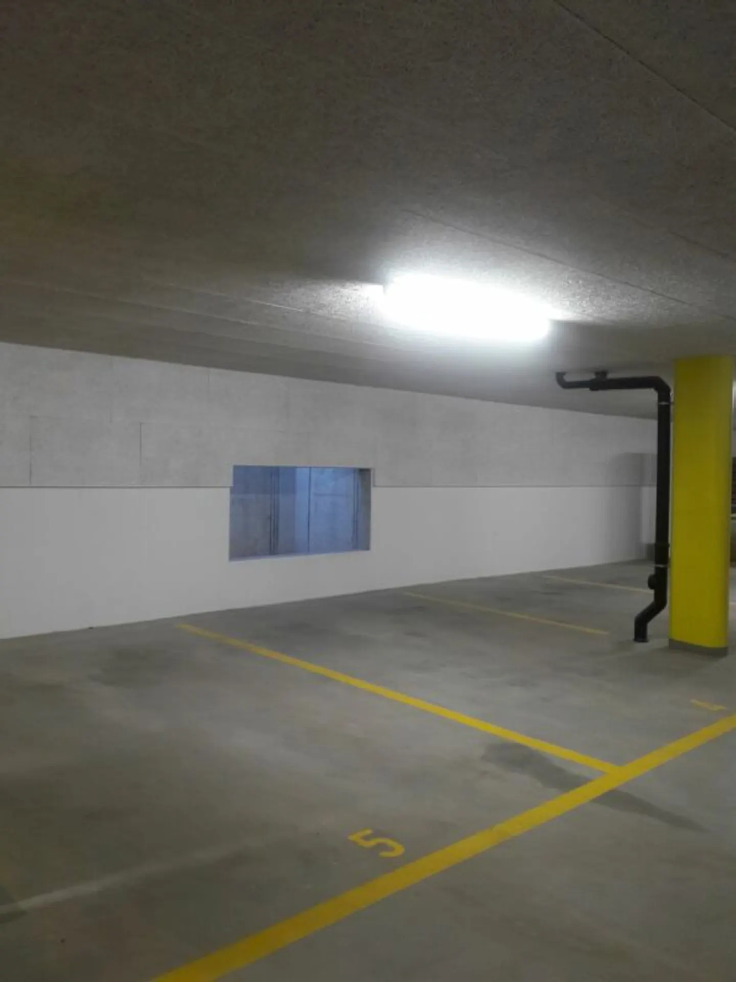Doppelparkplatz in heller Tiefgarage an idealer Verkehrslage - Foto 1 von 3