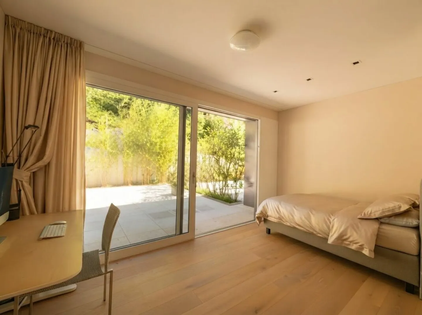 Luxuriöse 3.5 Zimmerwohnung mit Seesicht, 2 grossen Sonnenterrassen, Schwimmbad und Wellnessbereich - Foto 4 di 13