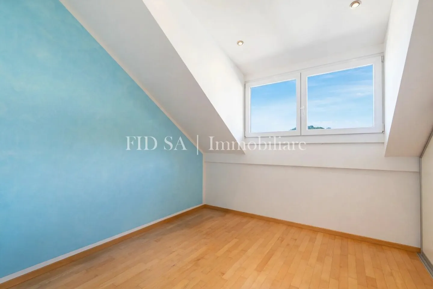 GORDOLA - Geräumige Dachgeschosswohnung in einer Residenz mit nur 4 Einheiten - Foto 6 von 8
