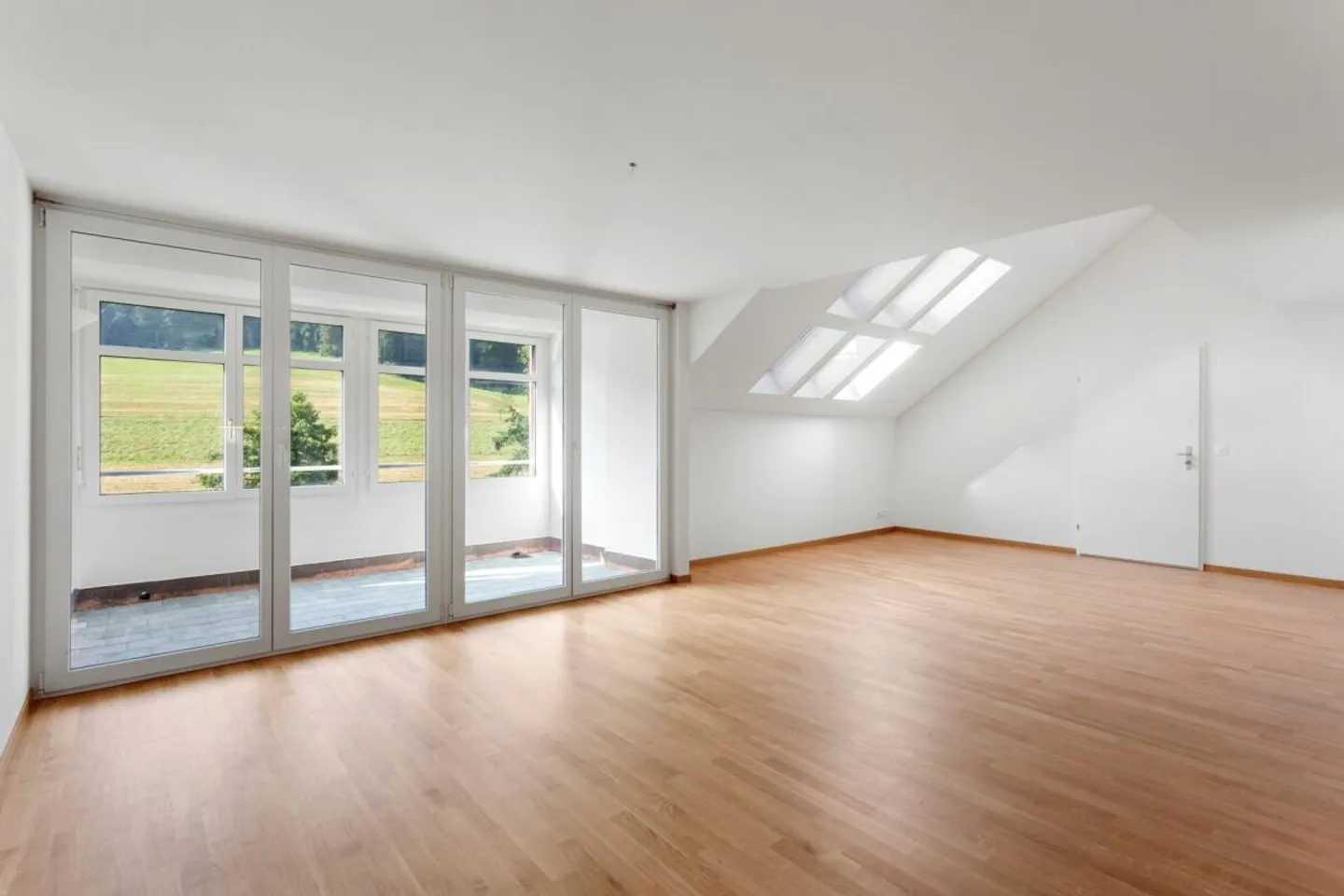 Sunny, quiet, affordable - 3½-room apartment with underground parking space! - Photo 2 of 9