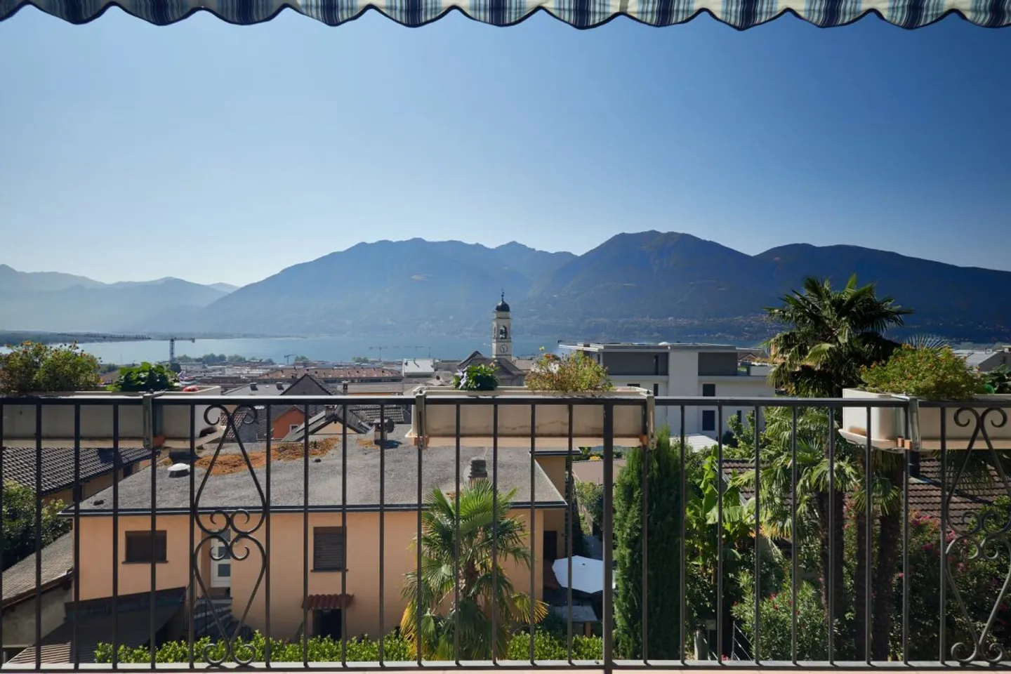 Stupendo Attico Duplex con Vista Lago - Foto 1 di 13