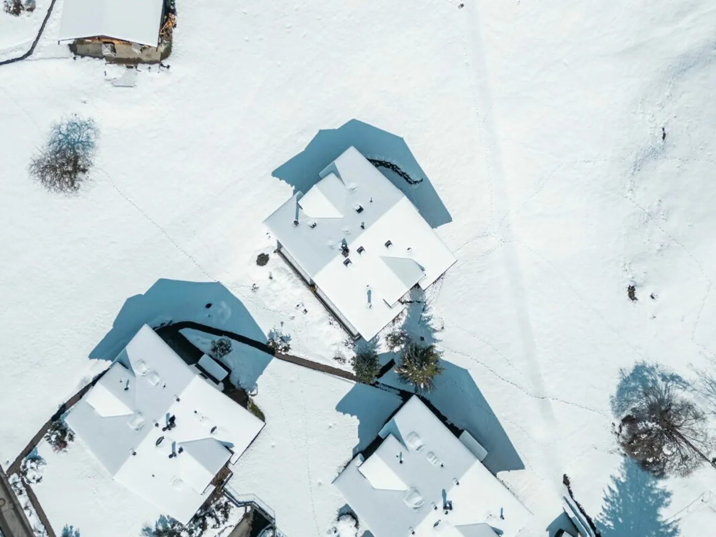 Spacious 4.5-room apartment in Chalet Gemel with mountain view - Photo 3 of 13