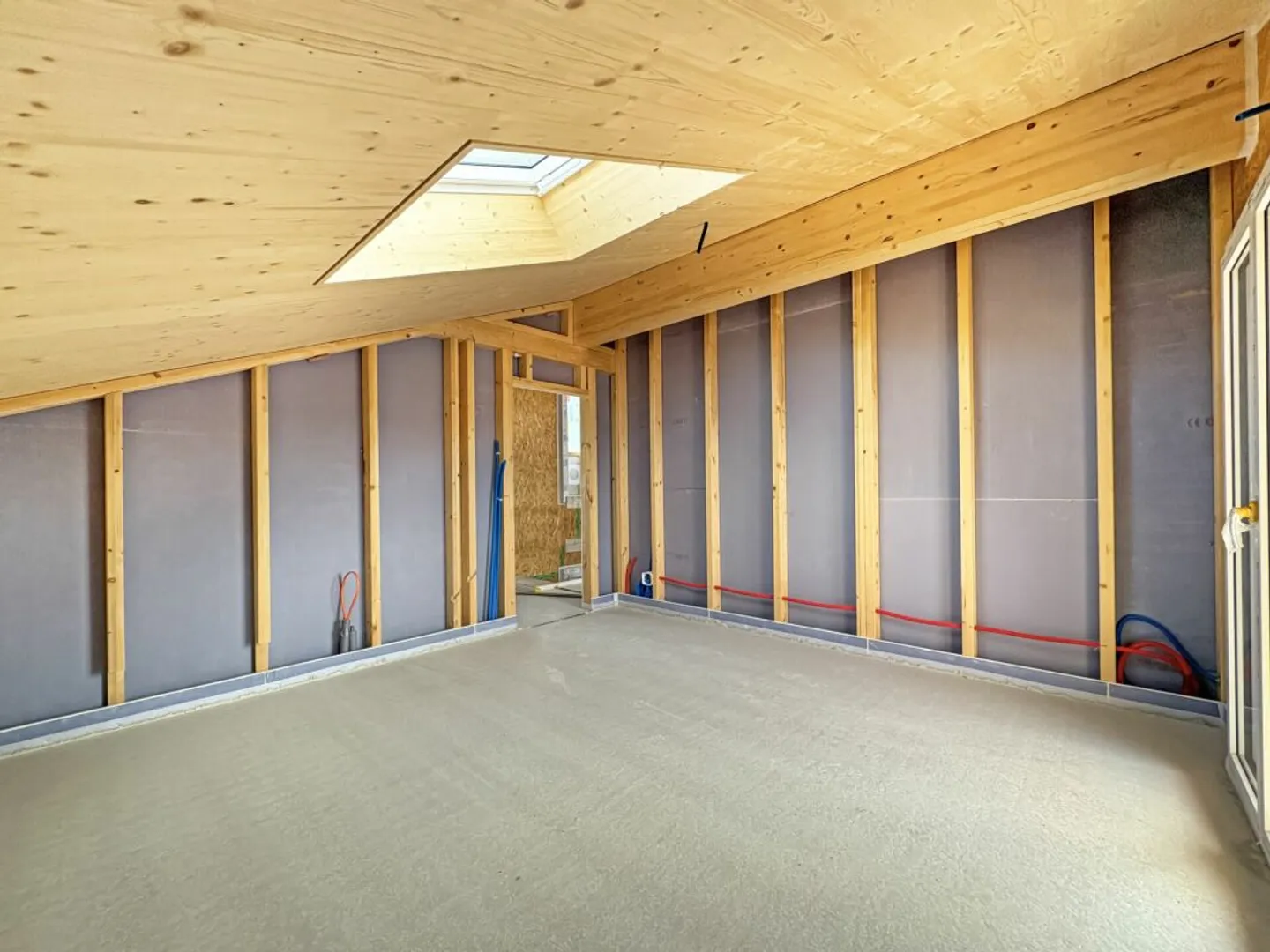 Nouvelle construction dans le style chalet, indépendante, moderne et avec une vue attrayante sur le lac de Thun en direction de Niesen et Thun - Photo 12 sur 13