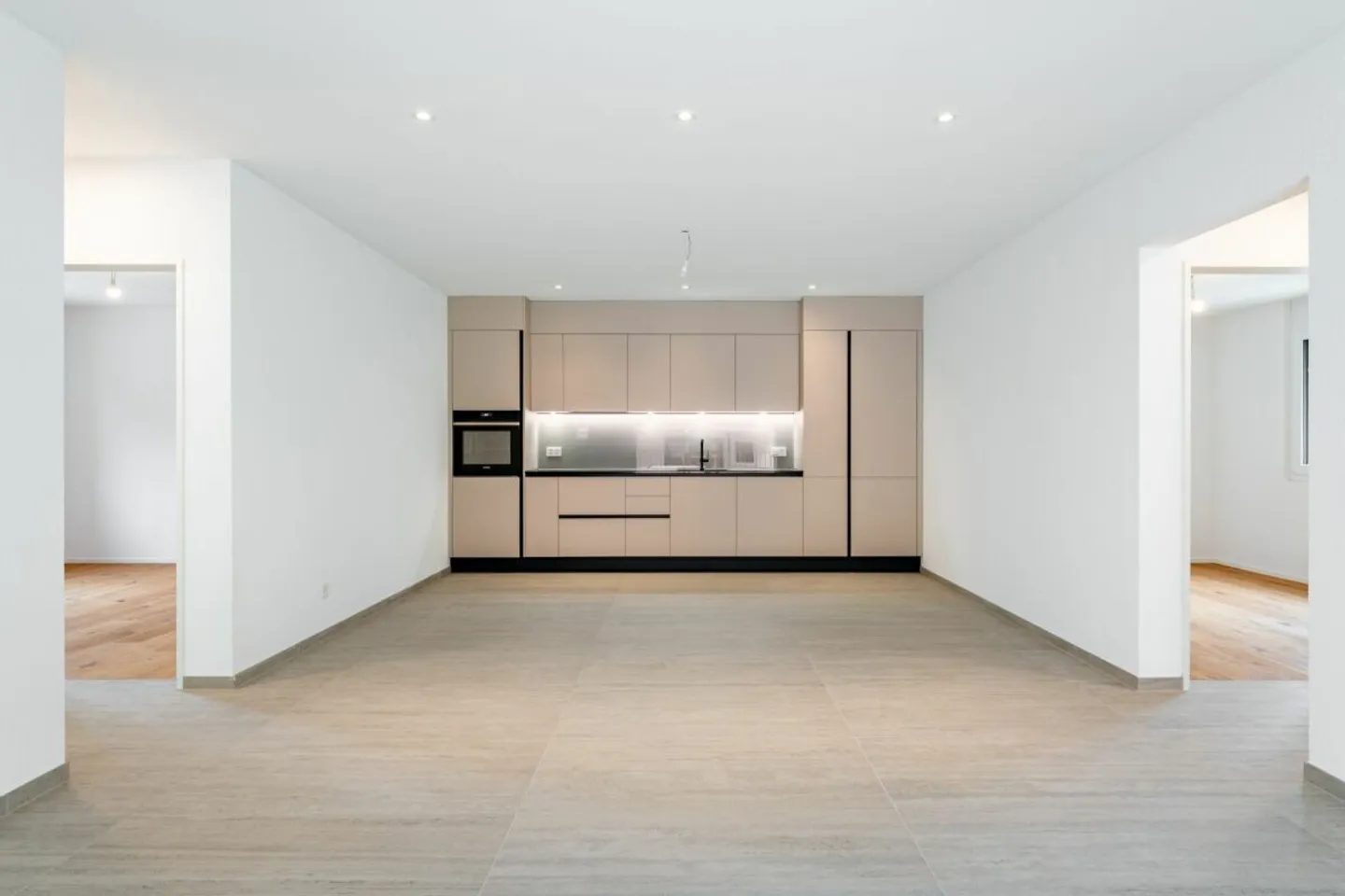 Riduzione di prezzo -50'000.- / Nuova costruzione moderna con stile - Appartamento al piano terra di 4,5 stanze - Foto 2 di 13