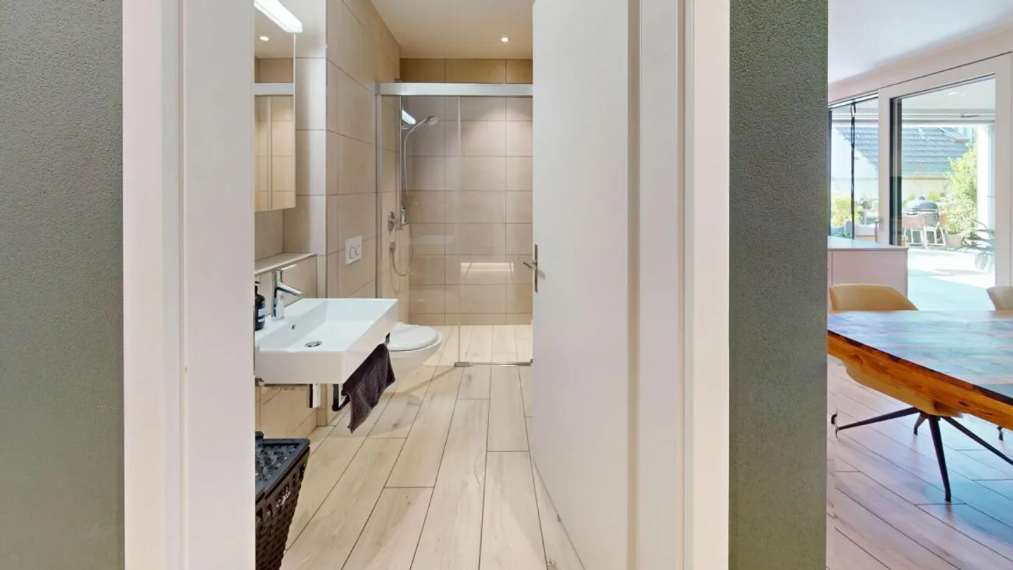 APPARTAMENTO GIARDINO MODERNO 3.5 STANZE CON LOGGIA - Foto 5 di 13