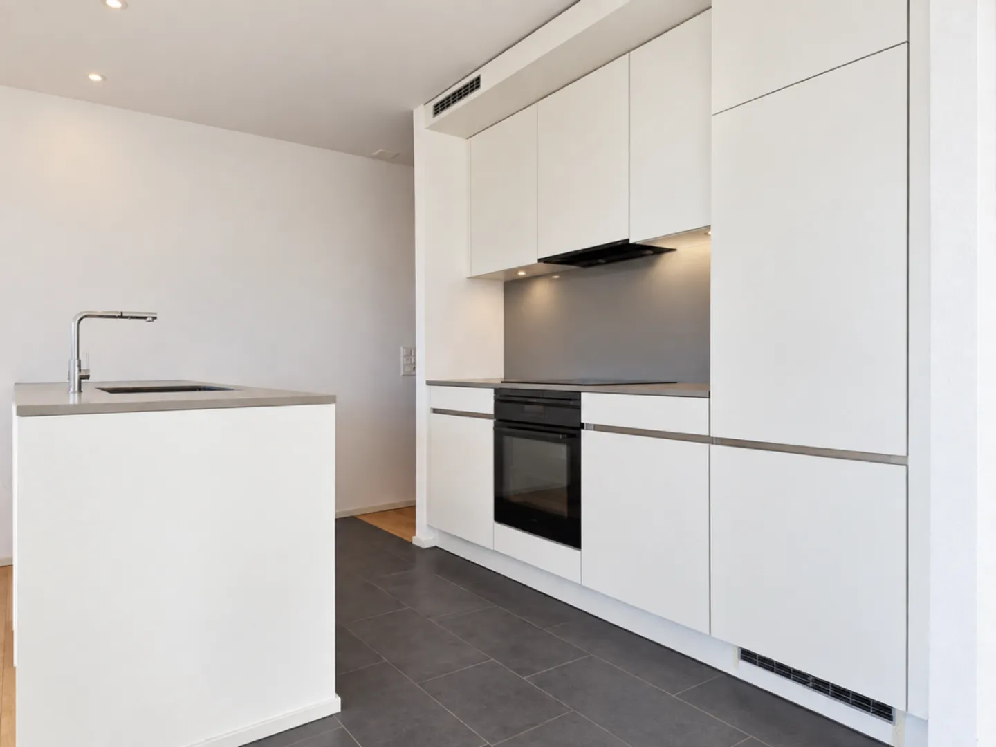 Stupendo appartamento di 3,5 locali con grande loggia - Foto 3 di 8