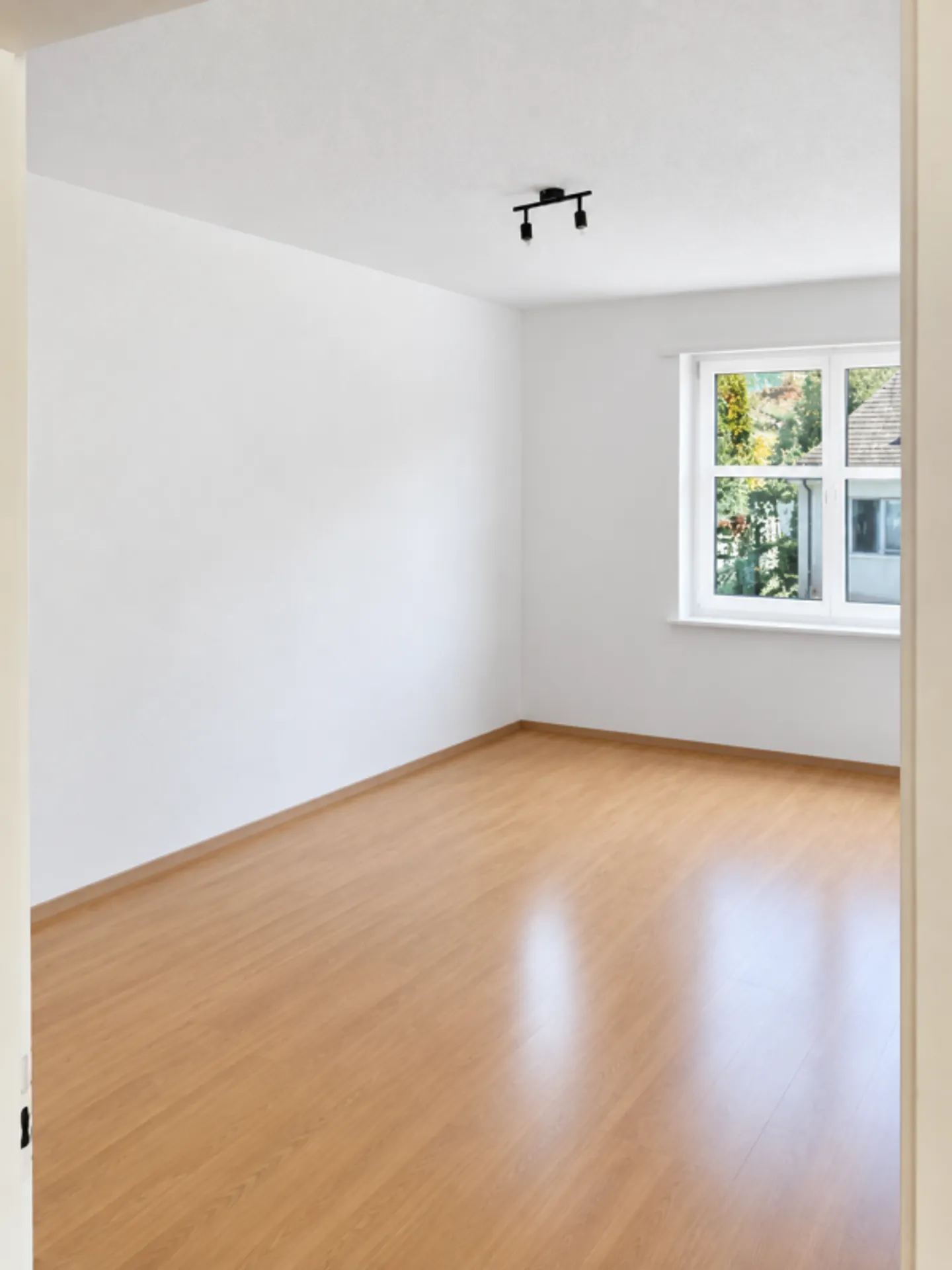 Geräumige 4 Zimmer-Wohnung an zentraler Lage - Foto 6 von 9